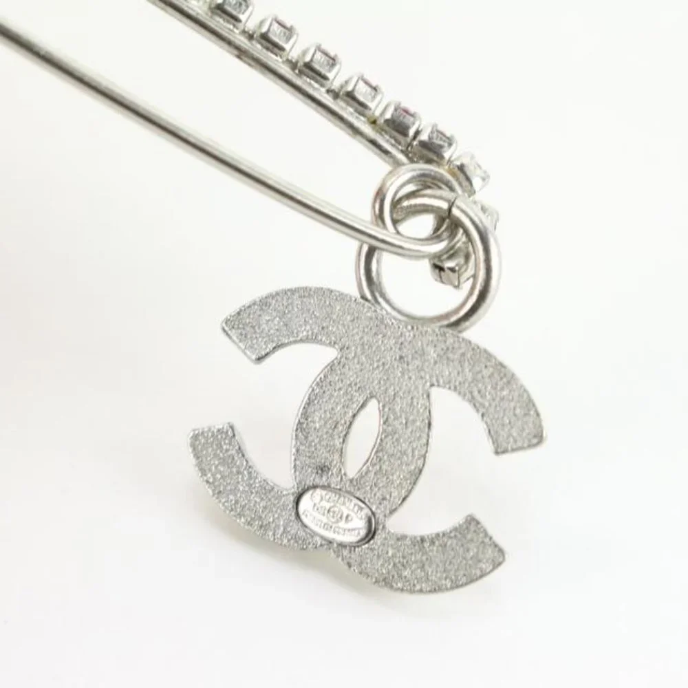 Chanel 02P Silver x Fuchsia Safety Pin Brooch 71ck84s